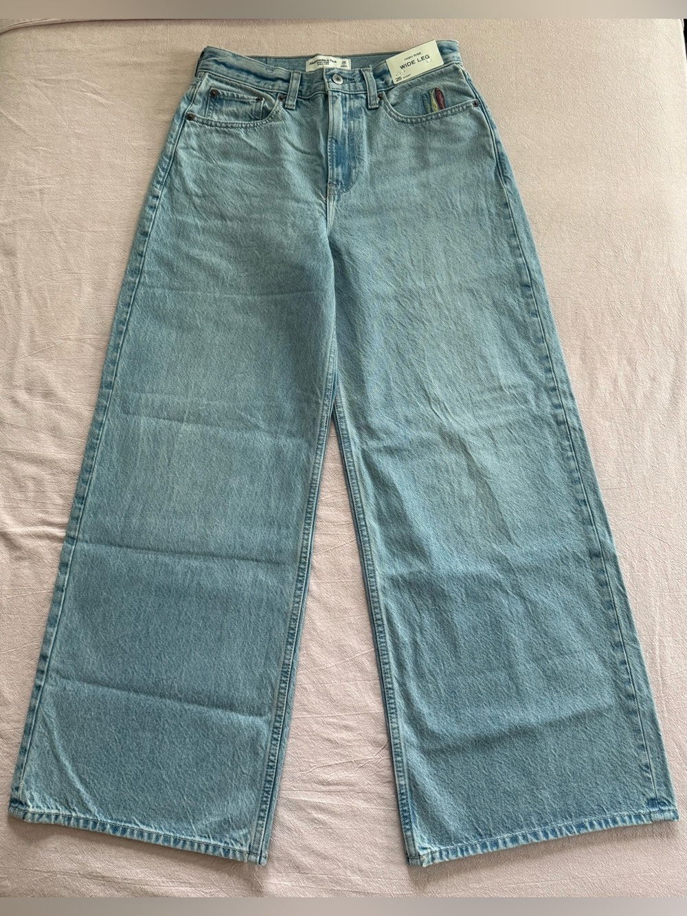 Abercrombie High Rise Wide Leg Fish Embroidered Jean Light Sardine NWT 25 Short